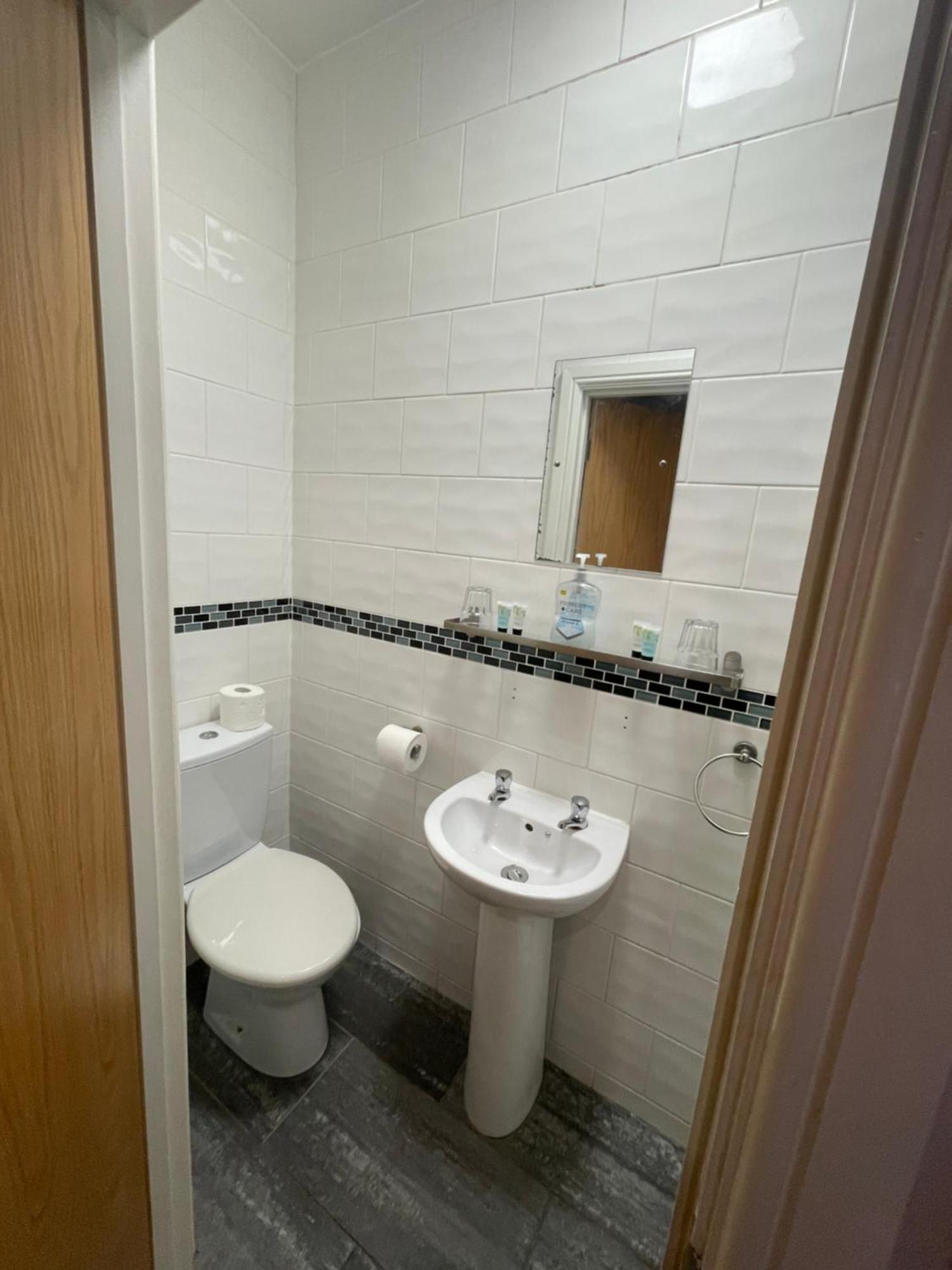 Abbey Guest House Milton Keynes Exterior foto